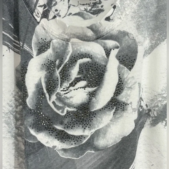 NWT‎ Forever 21 Y2K Rose Tattoo Gem Knit Top - Picture 3 of 5